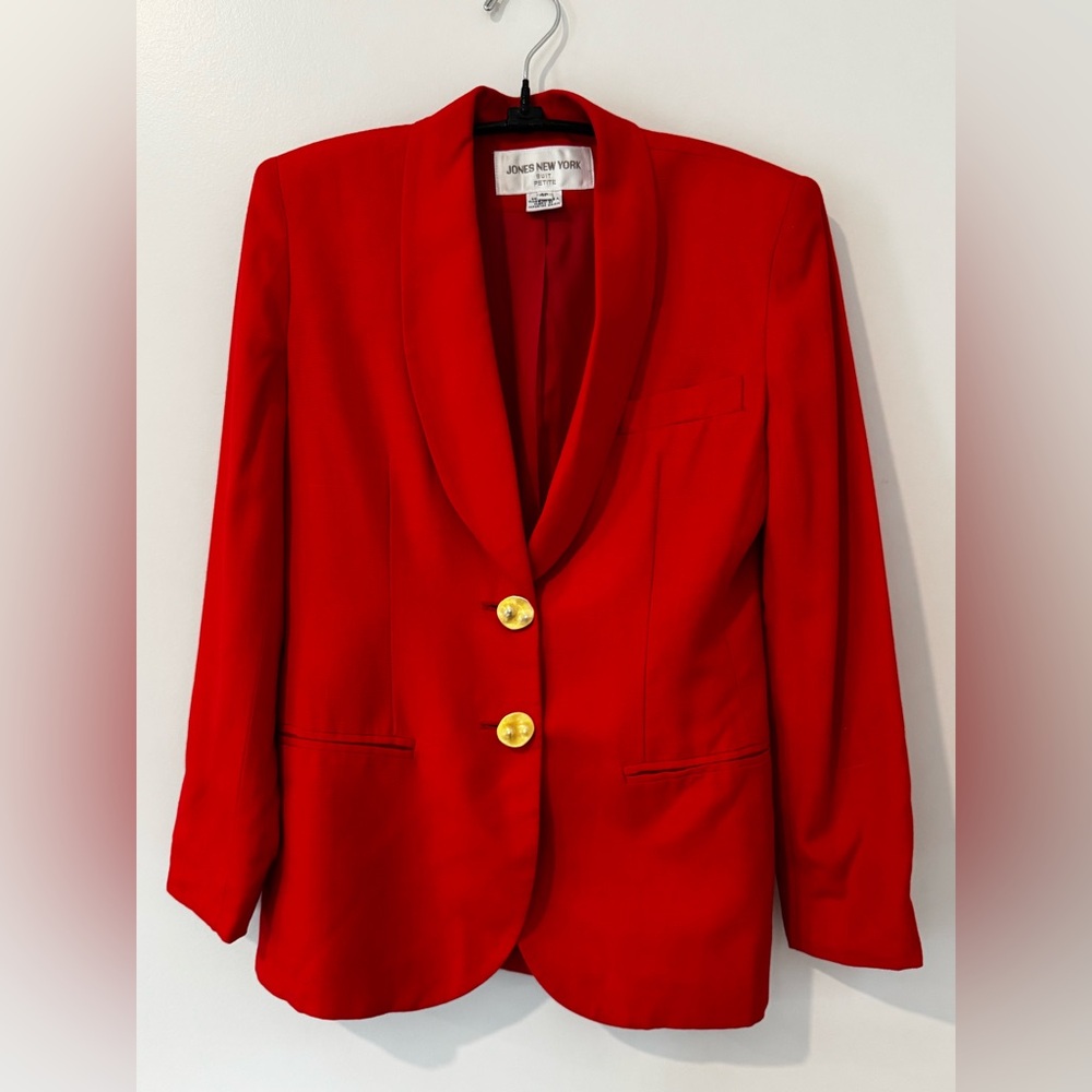 cotton/linen women’s red blazer with gold organic buttons size 4p Jones New York